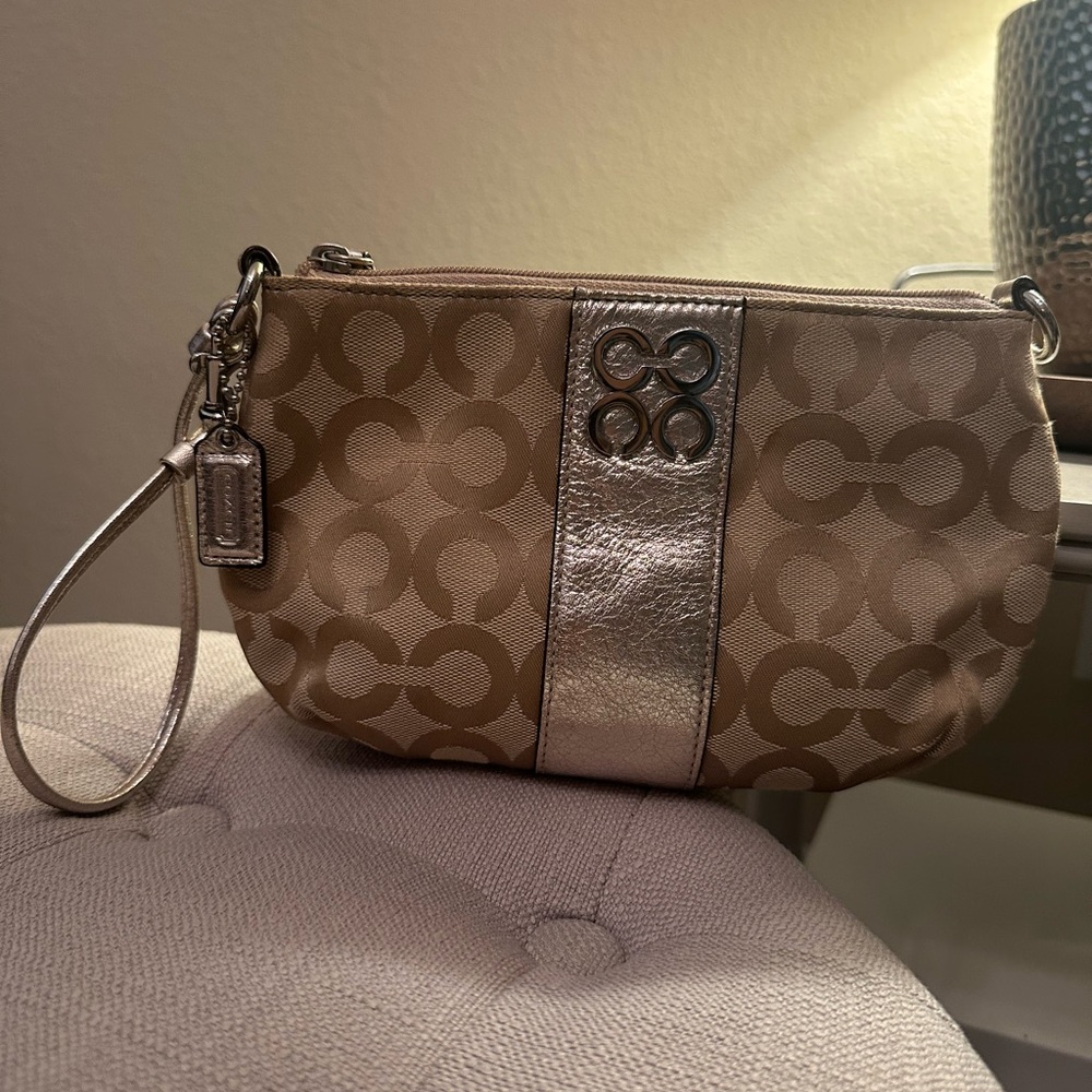 🏆 Coach Signature Tan and Gold Wristlet  - Adorable Signature Logo Canvas